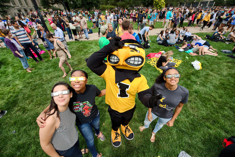 Students watching the eclipse