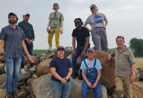 Group photo of students, Eric Gidal, and farmer Dick Sloane